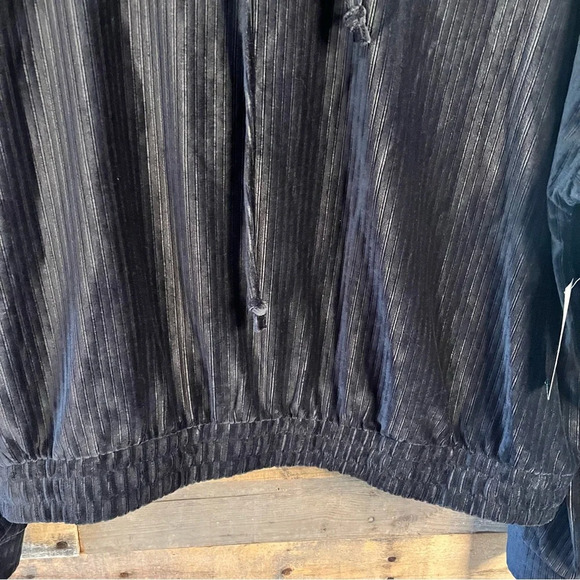 No Boundaries Black Velour Cropped Pullover Size XXXL - Picture 4 of 8